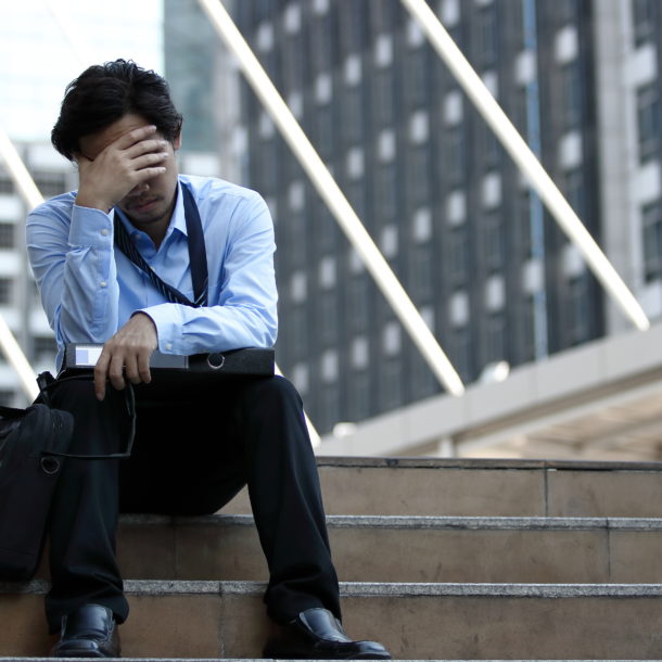 ถูกเลิกจ้าง และ ให้ออก