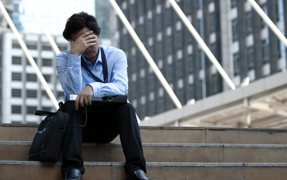 ถูกเลิกจ้าง และ ให้ออก