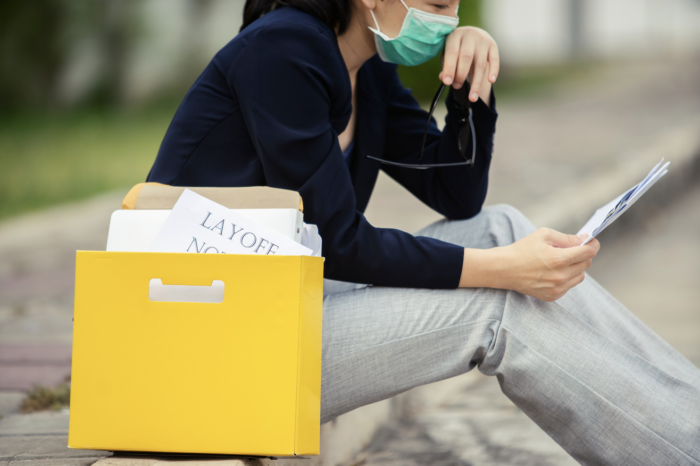 โดนเลิกจ้าง