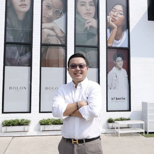 คุณชาคริต บุญประกอบศักดิ์