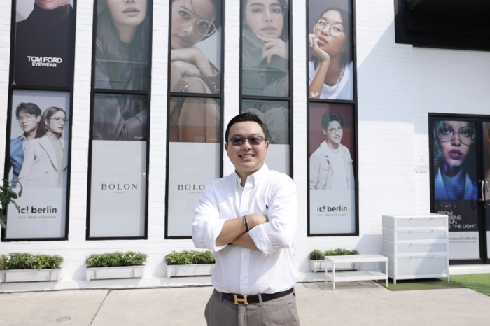 คุณชาคริต บุญประกอบศักดิ์