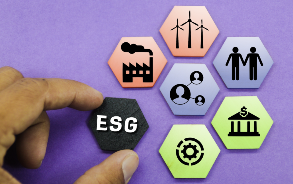 ESG - Environmental, Social, and Governance คืออะไร? เกี่ยวข้องกับการลงทุนอย่างไร?
