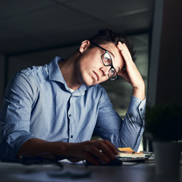 10 พฤติกรรมที่ไม่ควรทำในที่ทำงาน ที่อาจทำลายอาชีพของคุณได้ในทันที