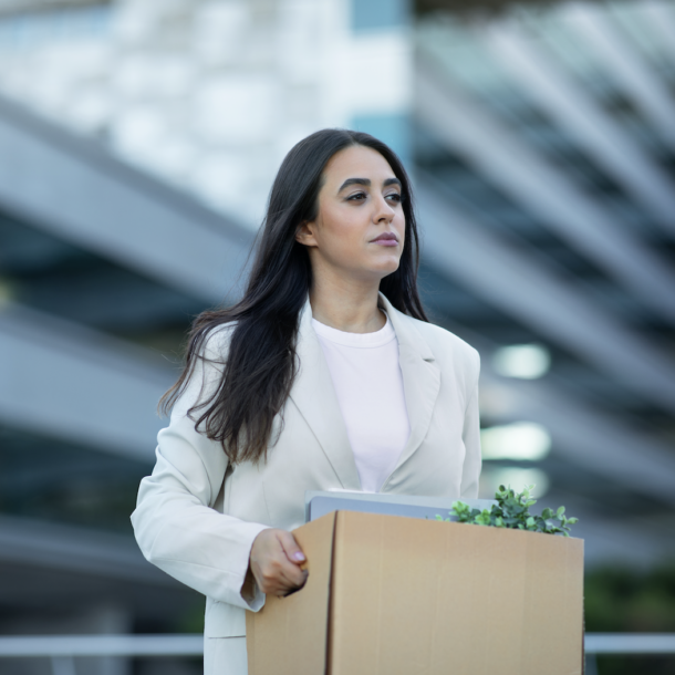 ถูกเลิกจ้าง แต่ให้ลาออกเอง มีผลต่อประวัติการทํางานจริงหรือไม่?