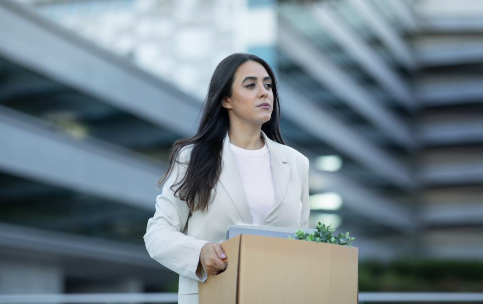 ถูกเลิกจ้าง แต่ให้ลาออกเอง มีผลต่อประวัติการทํางานจริงหรือไม่?