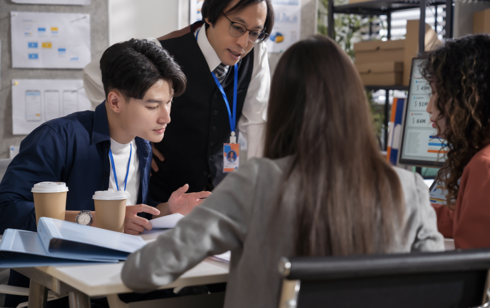 100 Essential HR Prompts for Modern Workplace Excellence